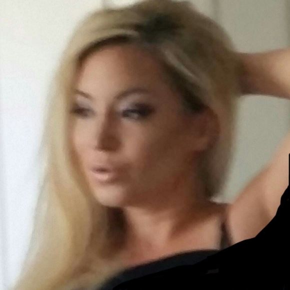 Meet your Posher, Mercedes - Picture 1 of 1